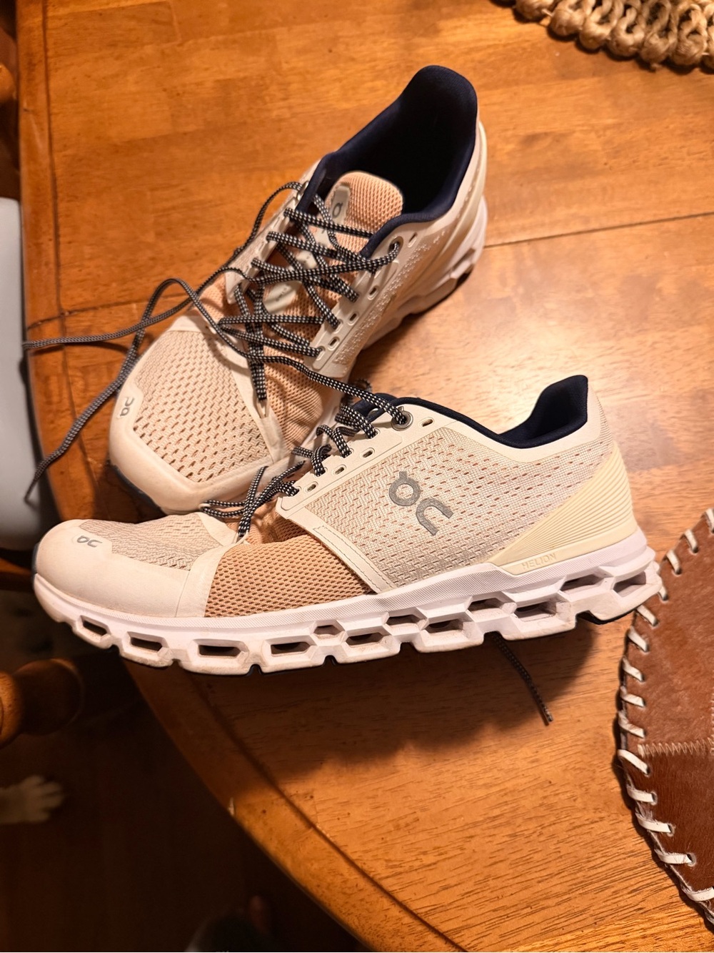 On Running Women’s Sneakers Beige and Navy - Picture 4 of 5